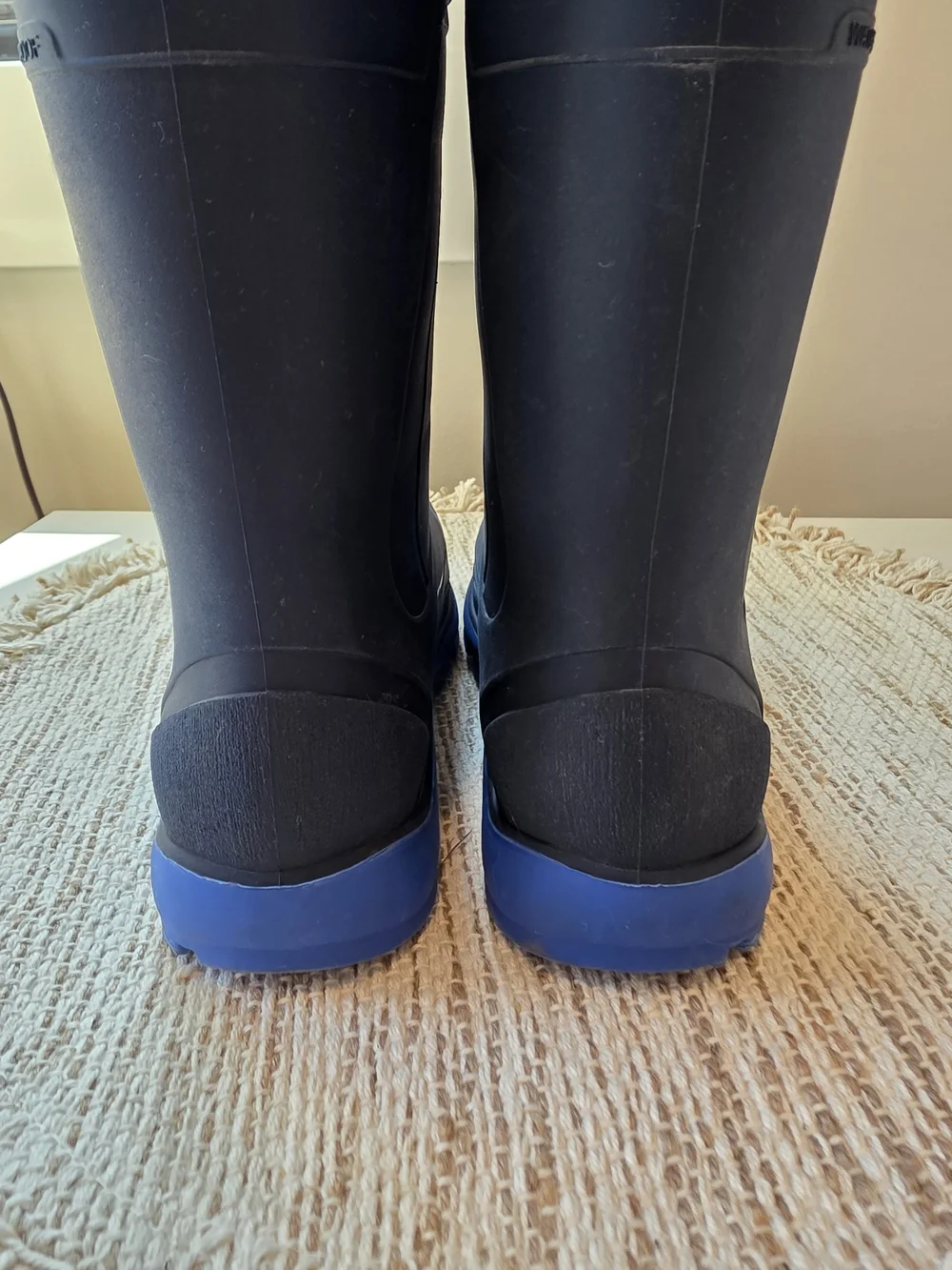 Kamik Kids Boys Girls Youth Size 2Y Black Rain & Snow Boots with Blue Sole